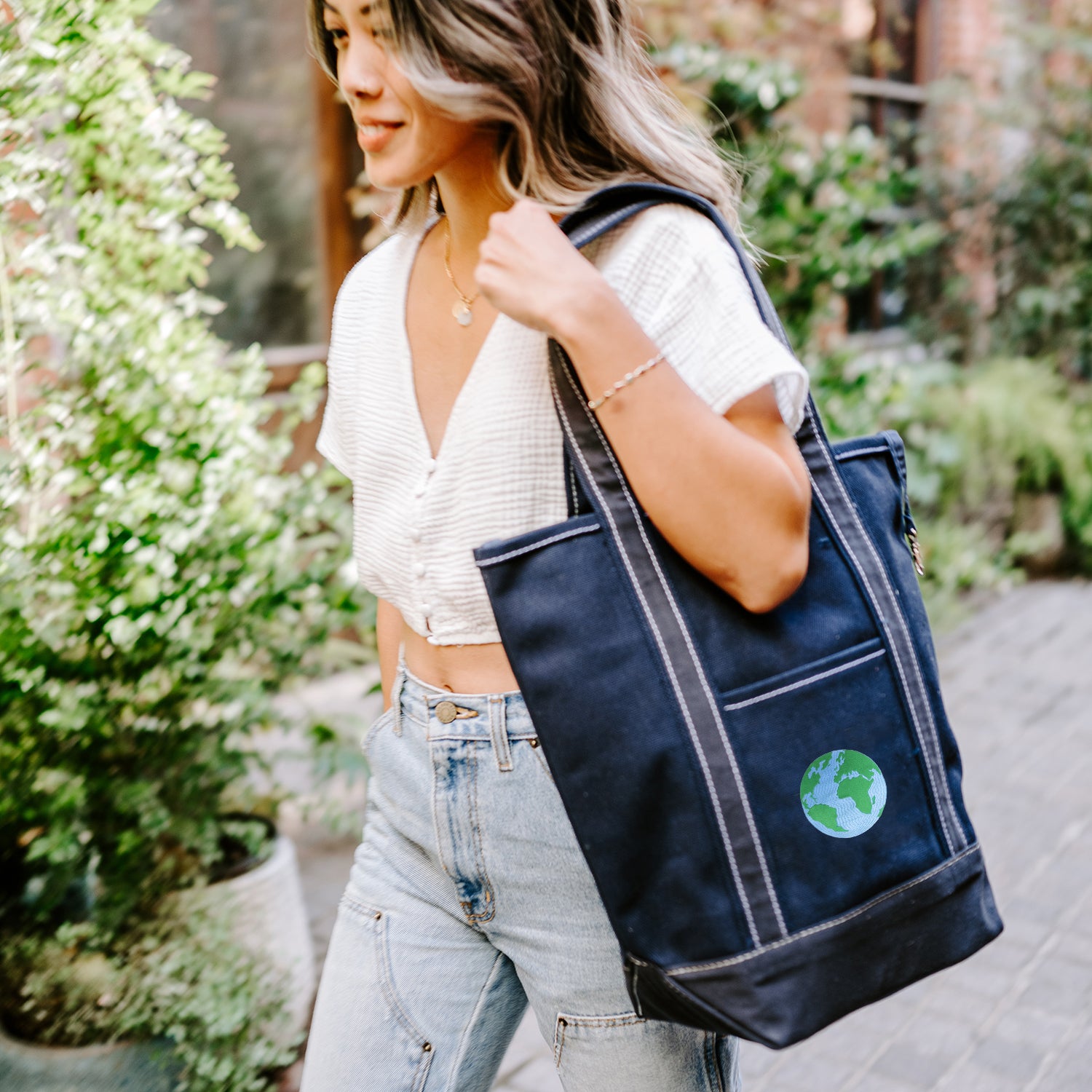 Alpine Tote Solid